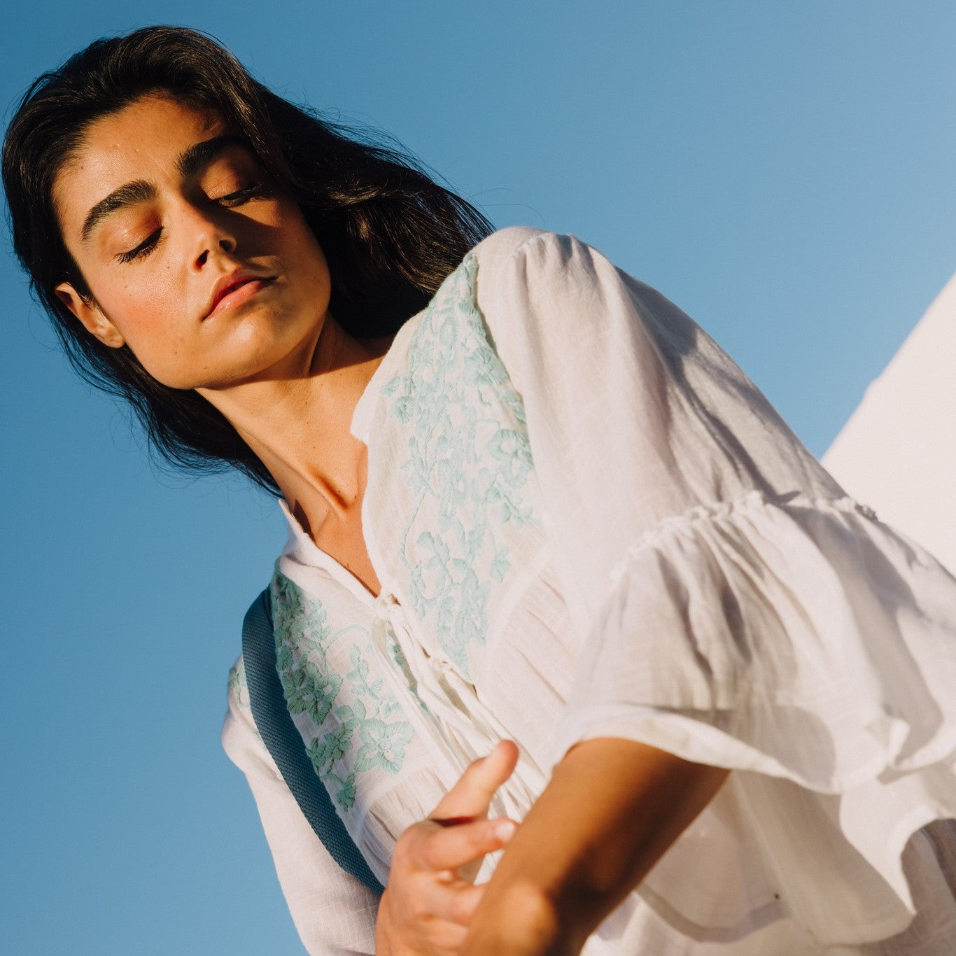 Short caftan with floral embroidery Daru