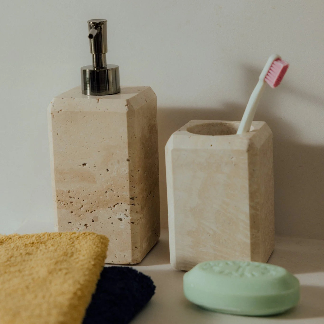 Distributeur de savon salle de bain marbre travertin Travertinodi